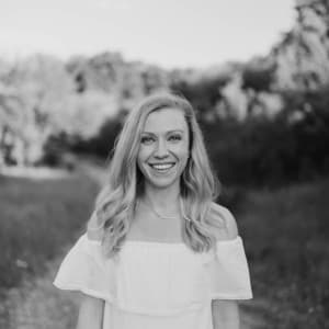 Portrait of Jenna Liphart Rhoads